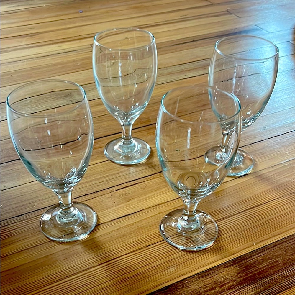 Elegant Clear Glass Goblet Set